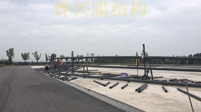 吉安學(xué)?？磁_(tái)膜結(jié)構(gòu)施工 (3)